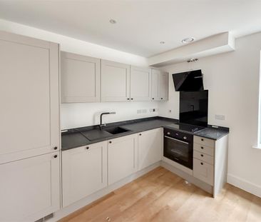 Station Road, Pulborough - Photo 2