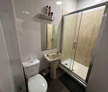 1 bedroom in a house share to rent - Photo 6