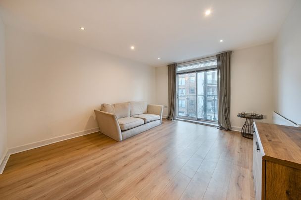 Flat to rent - Desvignes Drive, London, SE13 - Photo 1