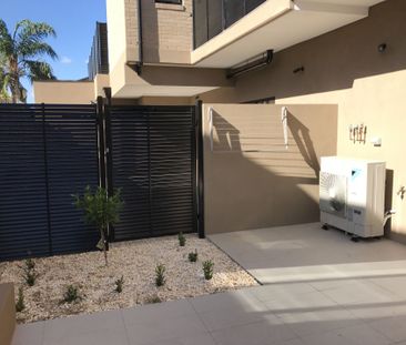 2/14 Seascape Street, Clayton, VIC 3168 - Photo 6