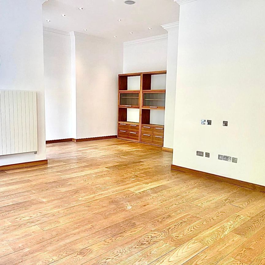 4 Bedroom Maisonette - Photo 1
