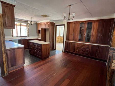 ONE OF A KIND FAMILY HOME - Photo 3