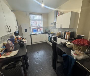 2 bedroom end of terrace house to rent - Photo 1