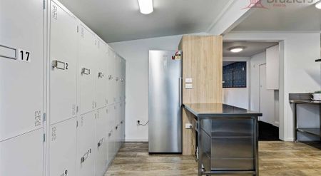 Room for rent in popular boarding house! - Photo 3