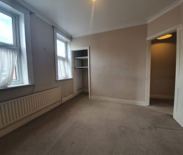 2 bedroom terrace house, prime Bromley location, BR1 - Photo 1