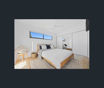 Near New Oversize Town home in Boutique Complex! - Photo 4