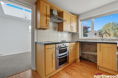 3 bedroom semi-detached house to rent - Photo 2