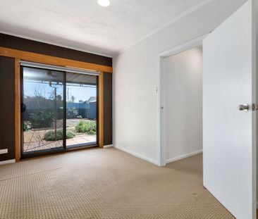 Spacious & Comfortable Living in a Convenient Location - Photo 3