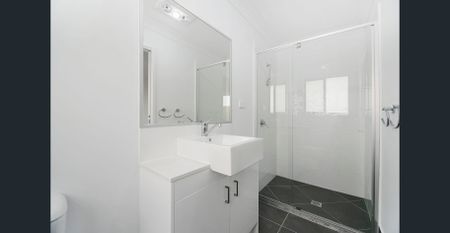 MUST SEE, 4 BEDROOM FAMILY HOME WITH AIR CONDITIONING! - Photo 5