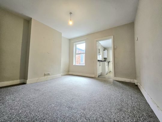 4 Bed Terraced House, Ferndale Road, LU1 - Photo 1