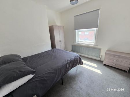 1 bedroom in a house share to rent - Photo 4