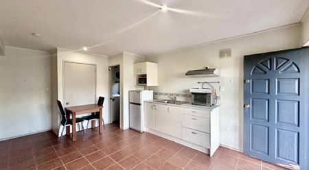 Small Family Home - Photo 5