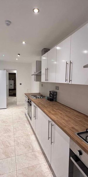 Beautiful studio rooms, beautiful house, bills incl! Room 6 (2A) - Photo 1