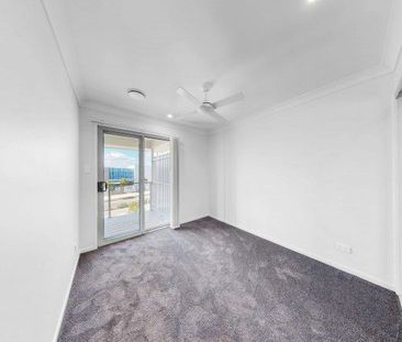 SPACIOUS 3 Bed Townhouse CONVENIENT Location - Photo 5