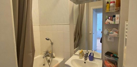 Location Appartement 1 pièce 30m² ROMANS SUR ISERE 26100 - Photo 2