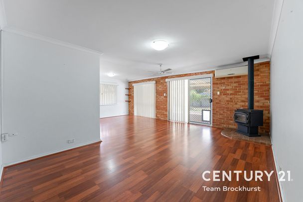 Perfect Family Entertainer with a Pool! - Photo 1