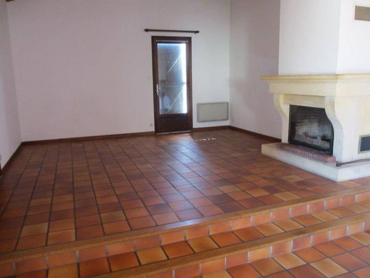 Location appartement autre 4 pièces 169 m² à Villefranche-de-Rouergue (12200) - Photo 1