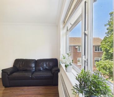 3 bedroom flat to rent - Photo 4