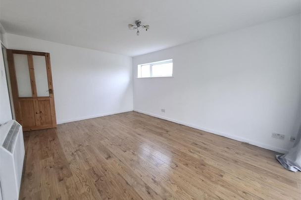 Roydon Court, HEMEL HEMPSTEAD - Photo 1