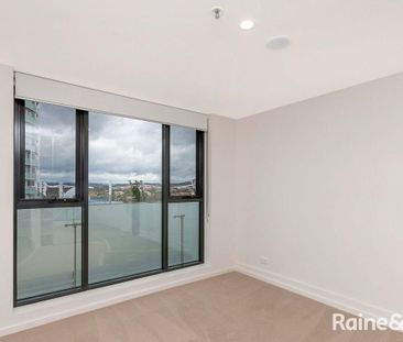 Modern Two Bedroom Apartment - Photo 3