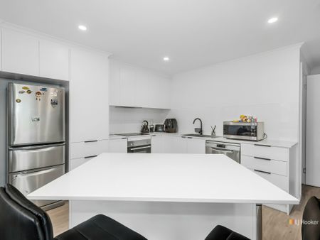 2/117 William Street, DEVONPORT - Photo 2