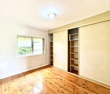 3-bedroom House with LUG very close to Kent Road Public School - Photo 1