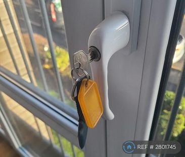 2 bedroom flat to rent - Photo 5