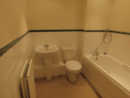 2 bedroom flat to rent - Photo 2