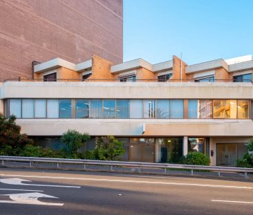 “Completely renovated and private apartment in the heart of Hurstvi... - Photo 2