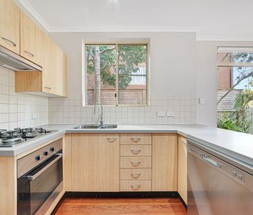 Modern & Spacious Four Bedroom Townhouse - Photo 6