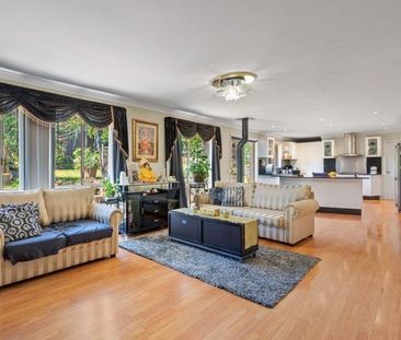 BEAUTIFULLY PRESENTED FAMILY HOME !!! - Photo 1