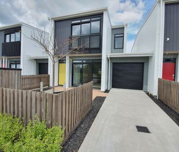 Fabulous Modern Terrace Home - Photo 5