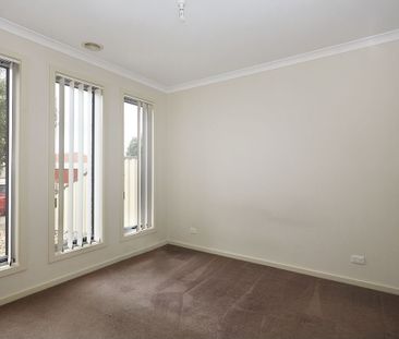 Unit 2/11 Toledo Crescent, Point Cook. - Photo 4