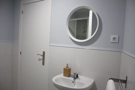 Room with balcony in Lavapiés - Photo 4