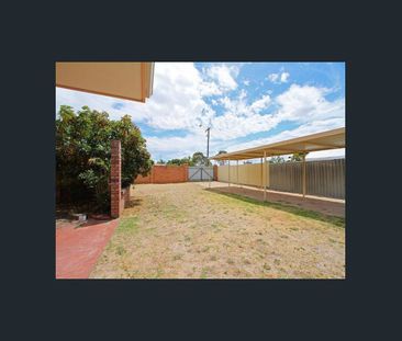 Spacious Family Living in Parkwood - Photo 6