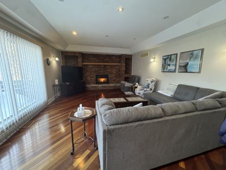 For Lease - 156 39th Street, Wasaga Beach, Ontario - Photo 2