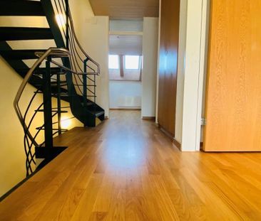 "Einzigartige Maisonettewohnung mit grosser Terrasse per sofort zu ... - Photo 4