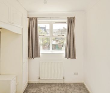 3 Bed Terraced House, Croftongate Way, SE4 - Photo 6