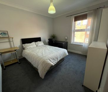 4 bedroom terraced house to rent - Photo 2