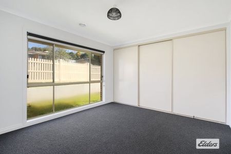 Split level modern townhouse! - Photo 2