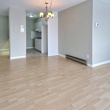 3 1/2 Grand , Immeuble bien entretenu (LORETTEVILLE) - Photo 4