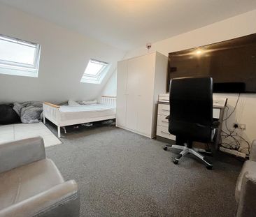 Studio to rent - Photo 1