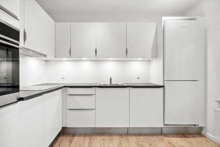 Nyrenoveret lejlighed med lys og moderne stil - Photo 5