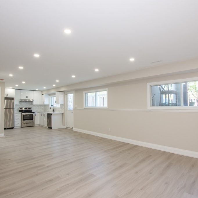 78 Wiltshire Boulevard - Spacious 2 Bed 2 Bath Lower Unit! - Photo 1