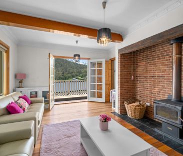 Charming Sandstone Home - Photo 1