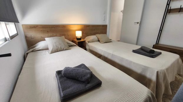 2-bedroom apartment for rent in Paterna, bills included - Photo 1