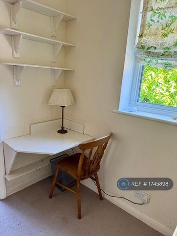 2 bedroom semi-detached house to rent - Photo 2