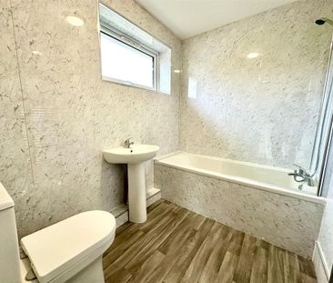 3 bedroom end of terrace house to rent - Photo 5