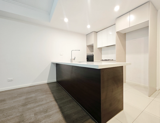 Modern 2 Bedroom Apartment in Prime Homebush Location - Photo 1