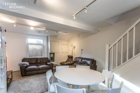 6 bedroom terraced house to rent - Photo 2